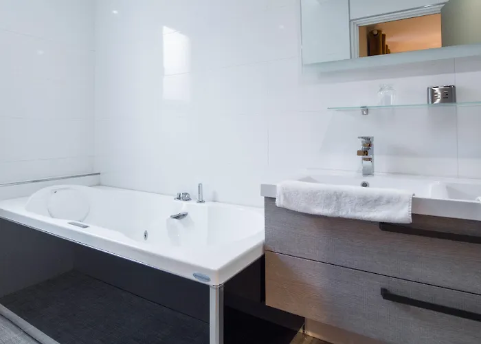 La Terrasse - Les Collectionneurs